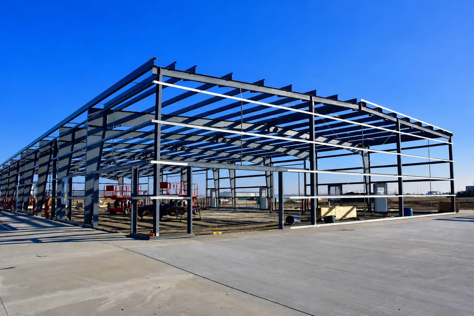 Steel hall frame with columns, roof beams and truss connections